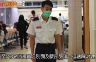 失常漢持刀猛劈鄰居門 落街攔白車追打救護員