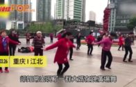 重慶大媽戴耳機跳廣場舞  稱不打擾別人且更專注