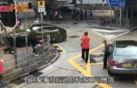 亞皆老街Tesla疑衝燈撞車 剷行人路3途人受傷