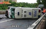 將軍澳3車相撞 警車翻側至少3傷