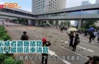 示威者觀塘堵路 藝人楊明落車清路障