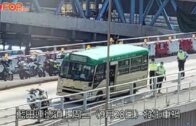 藍田車禍｜兩女衝出馬路捱撞 遭小巴撞飛險捲車底