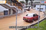 荃灣爆水管｜西樓角路路陷成澤國  小型巴士跌落地窿受困