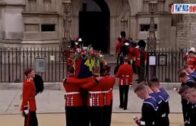 英女皇國葬｜歷時一小時儀式結束  靈柩移送至威靈頓拱門