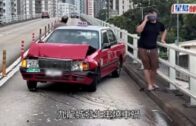 車Cam直擊｜青馬大橋20歲外籍寶馬男司機 左穿右插爬頭失控撞水馬