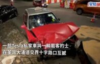 車Cam直擊｜青馬大橋20歲外籍寶馬男司機 左穿右插爬頭失控撞水馬