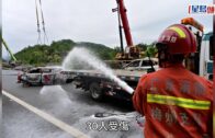 車Cam直擊｜青馬大橋20歲外籍寶馬男司機 左穿右插爬頭失控撞水馬