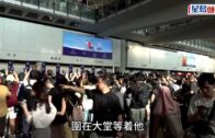 巴黎奧運︱過百名巿民接機「劍神」 巿民讚張家朗有魄力 幫香港拿兩次冠軍的傳奇