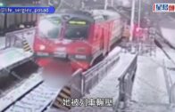 戰鬥民族｜俄女戴耳機太入神 遭列車輾過最後竟然…