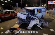 荃灣輕貨自炒撞石壆 機件外露車門摺曲墮地 司機受傷送院