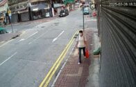 有片｜大埔安富道小巴疑失控狂衝百米 連環撞路牌及路邊車輛