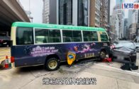 銅鑼灣小巴剷安全島與七人車對撼 尾隨的士連環撞司機受傷