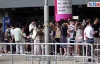 五一黃金周｜昂坪360大排長龍 港人帶法國友人坐纜車: 遊港必到之地