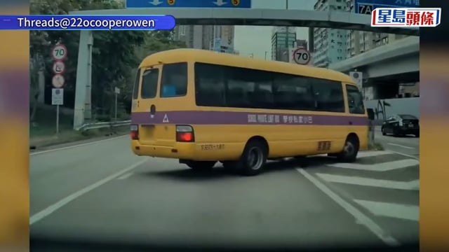 車Cam直擊｜大角咀校巴入錯路口 急煞連切兩線險釀禍 網民公憤