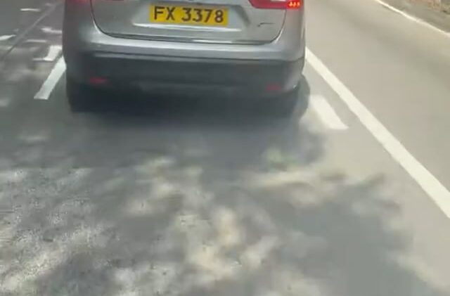 淺水灣道兩警察電單車相撞 1警員倒地受傷送院