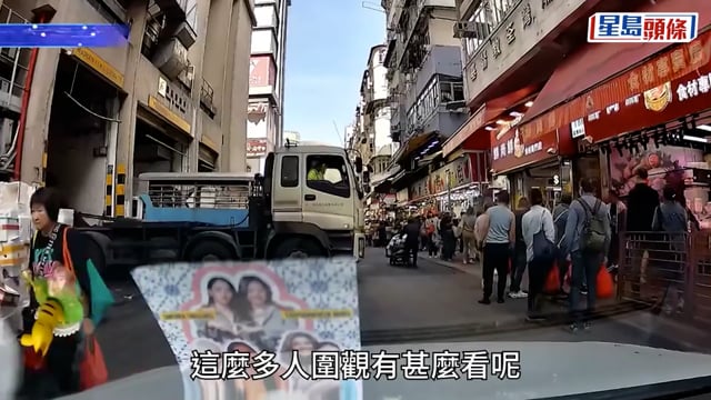 驚嚇畫面｜荃灣金毛男當街持刀指罵垃圾車司機 路人惶恐走避