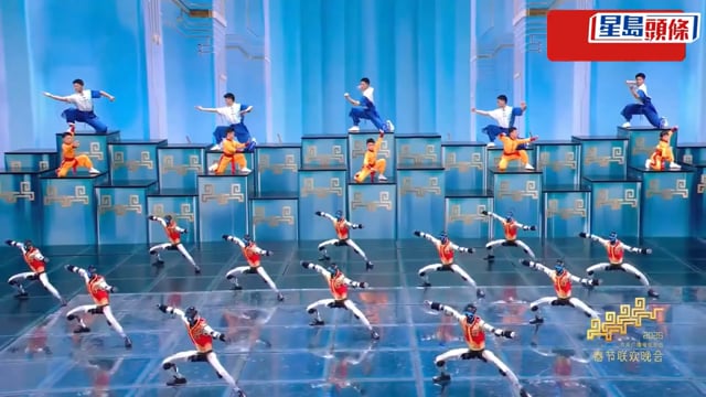 央視春晚機械人上演小品喜劇 不扭秧歌表演武術