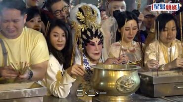 農曆新年｜黃大仙祠善信子時上頭炷香迎新年 港漂學生:氣氛熱鬧 年味濃