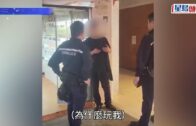 青衣餅店內麵包掟店員 商場平台推跌老翁 黑褸男涉襲擊被捕