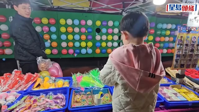 一箭五鵰｜南韓男童夜市展神技 一鏢連破五氣球｜有片