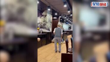 有片｜安達商場快餐店排隊爆爭執 中年漢騎住青年怒喊:打X死你呀細路!