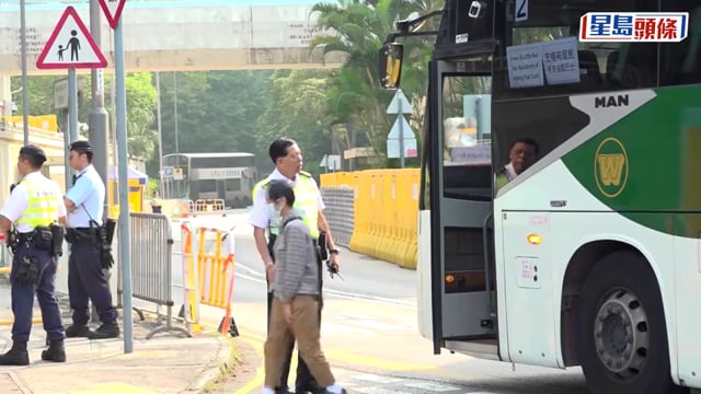 宏福苑執拾︱政府:首日有78戶上樓 涉約270人 上樓次數不設「硬指標」 惟不能影響下一輪居民