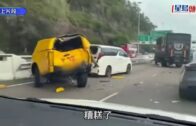 牛頭角車禍｜的士落斜失控直剷行人路釀1死4傷 目擊者:呢架車真係離晒譜！｜車Cam直擊