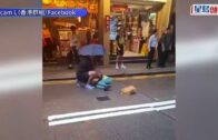 尖沙咀七旬婦過馬路捱的士撞 兒子撐傘為母擋雨高呼:撞到個人呀！