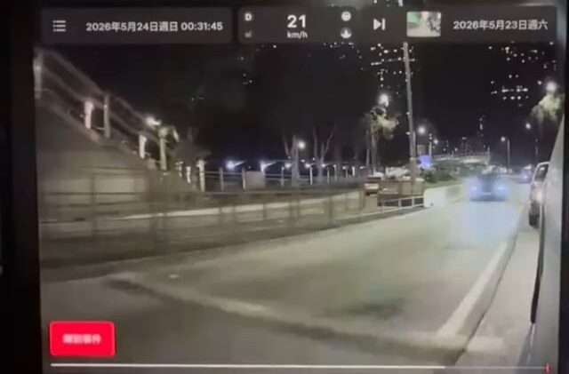 車Cam直擊｜大圍私家車疑衝燈 與的士相撞釀3傷