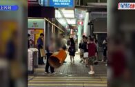 有片｜怪男大鬧旺角 商場爬扶手電梯 街頭露械揈底褲爆粗鬧途人