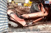 何文田地盤挖泥機翻側 墮鐵通壓斃一男工 另有一人受傷送院