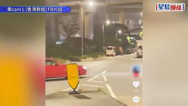 青衣迴旋處紅色日產跑車玩「飄移」危駕 警拘25歲男司機