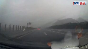 車Cam直擊｜珠海高速私家車疑遭雷擊 瞬間死火受損幸人無恙 專家警告先勿落車｜有片
