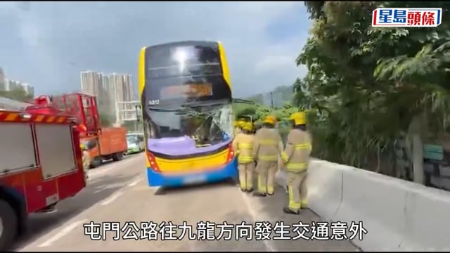 多圖｜屯門公路城巴自炒撞欄 車窗爆裂10人傷 車長涉危駕被捕