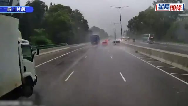 車cam直擊｜黃雨下屯公輕貨跣軚 越過私家車攔腰撞拖頭再打白鴿轉