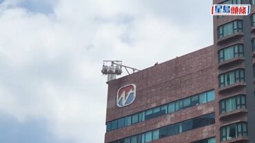 沙田新城市商業大廈2工人高空工作被困吊船 消防高空拯救隊出動救回