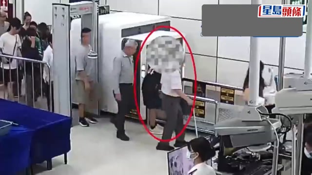 深圳灣口岸｜鬼祟男旅客形跡可疑 海關聞出怪味「尿袋」檢獲4.72克冰毒｜有片