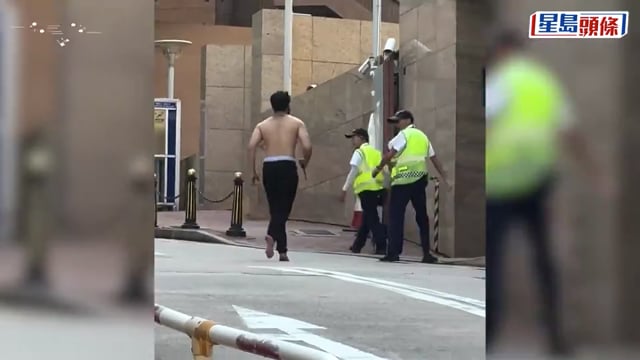 碧瑤灣斬人︱南亞裔赤膊男追斬友人 保安阻止跌傷 跑步女險中刀