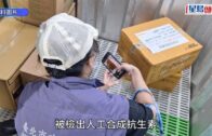 有片｜中環的士「打橫」困窄巷 司機救車20分鐘無果 網民：要向後bye