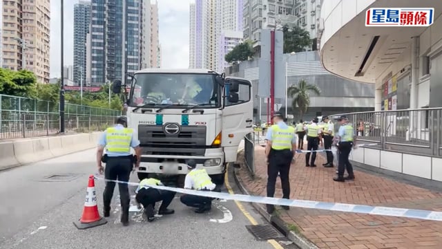葵涌葵青劇院對開垃圾車撞倒7旬婦 當場不治 司機涉危駕被捕