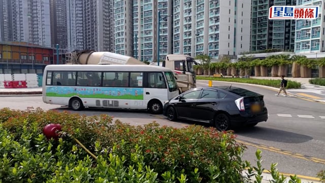 東涌匯東街校巴私家車相撞 9人傷包括學童