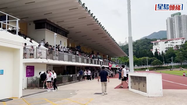 斧山道運動場可疑飲品．有片｜涉案針孔樽曝光 按壓時噴出水柱 同學尖叫