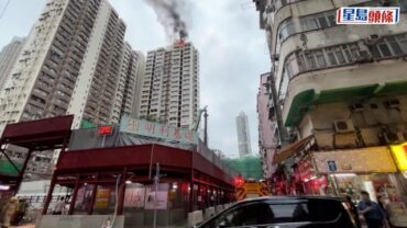 旺角奶路臣街樓宇天台烈焰衝天 消防拖喉上樓 燒逾句鐘救熄