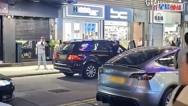 尖沙咀黑幫鬥毆｜現場遺砍刀藤條 警暫拘兩新義安男