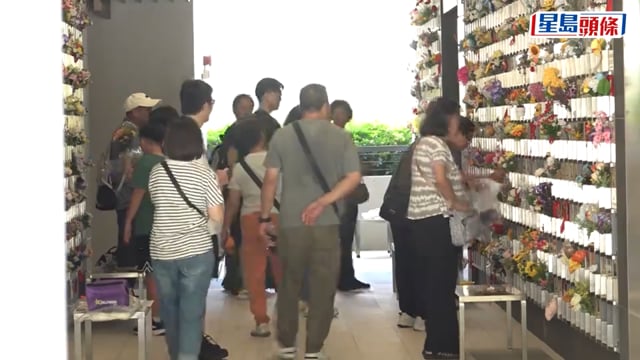 重陽節︱市民掃墓祭祖 祭品價錢與往年相若 「拜祭主要為盡心意」