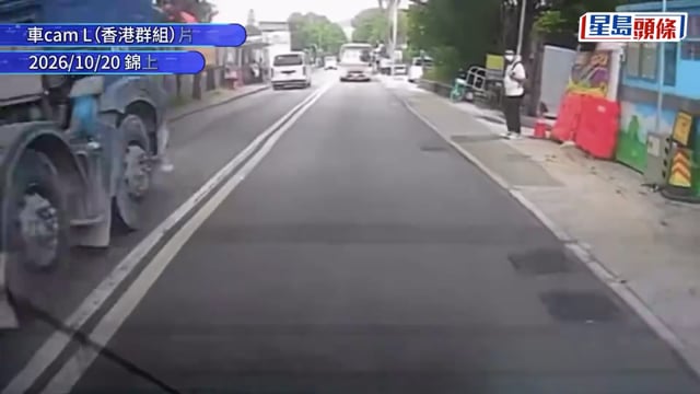 錦上路男途人亂過馬路捱撞 網民：淨係望一邊去過