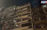 長洲東灣泳灘散落大批可疑香煙 警員到場檢走廿箱